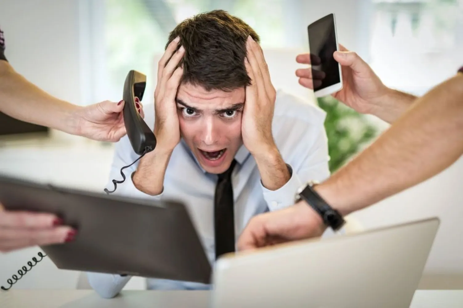 مقابله با حواس‌پرتی دیجیتال و تکنیک‌های ارتقای تمرکز عمیق کاری
